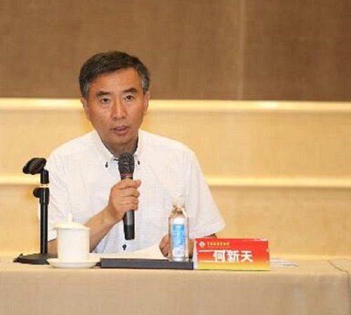 秘書長何新天進(jìn)行匯報.jpg